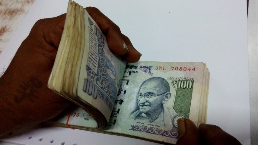मौद्रिक नीति क्या है और यह आपके होम डील पर कैसे प्रभाव डालता है? एक स्पष्टीकरण मौद्रिक नीति क्या है और यह आपके होम डील पर कैसे प्रभाव डालता है? एक स्पष्टीकरण